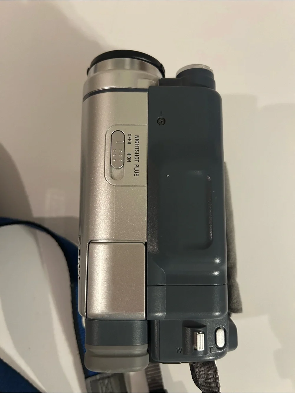 Sony Handycam DCR-TRV260 Digital Zoom Nightshot Camcorder W/some Accessories